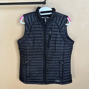LL Bean Women's Navy Blue Lightweight Down Vest - M